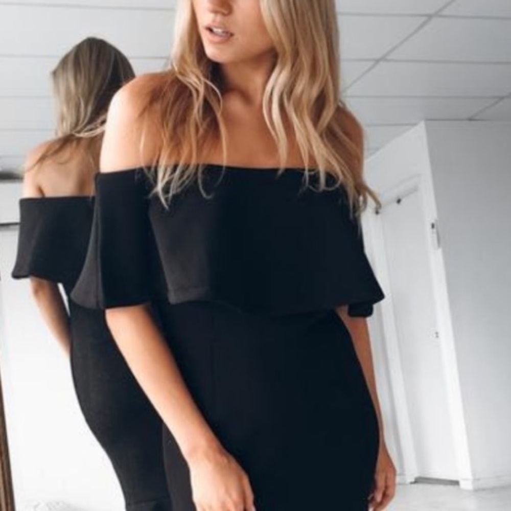Black off the shoulder dress midi dress 👗